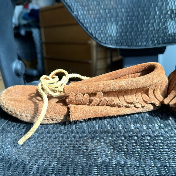 Minnetonka Kids Classic Fringe Softsole Boot. sz 1 (big kid) great shape! - Picture 2 of 9